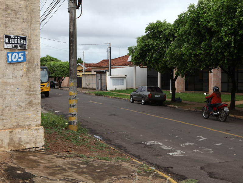 Outro problema que os carteiros enfrentam é a falta de placas indicativas com os nomes das ruas - Elias Dias/JP