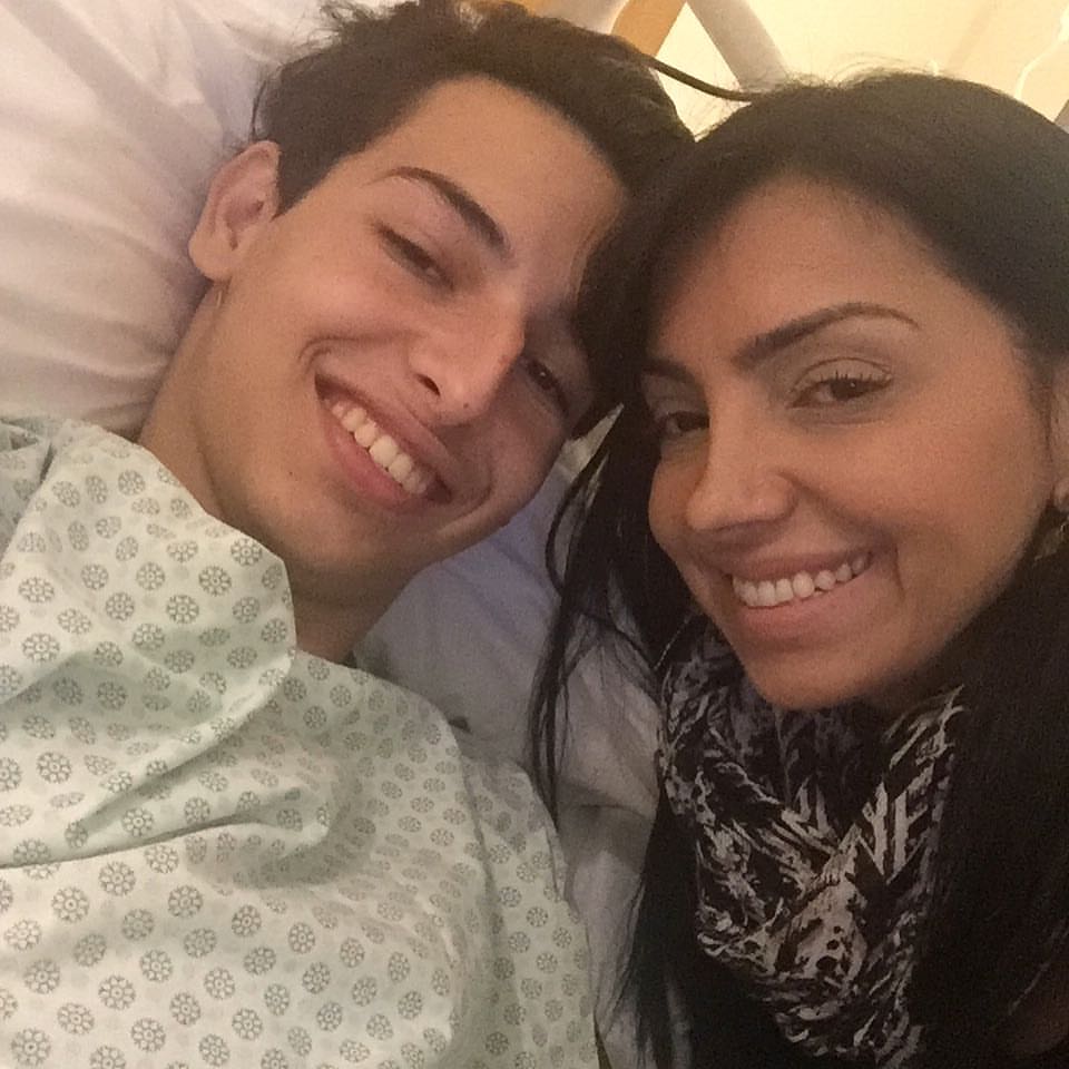 Matheus e Eyshila, na última foto feita pela cantora, no hospital - Reprodução/Facebook
