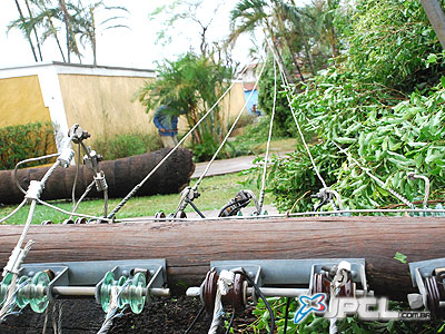Equipes da Elektro do Estado de Sâo Paulo foram deslocadas para repararem os estragos causados pelo vendaval que atingiu Três Lagoas -