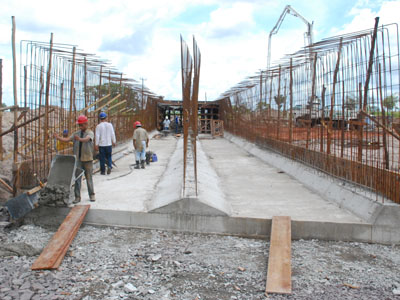 Viaduto sobre a BR-158, antiga MS-395, começou a ser construído, acompanhando obras de alargamento da pista da rodovia -