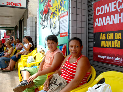 Treslagoenses já aguardam na fila -