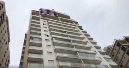 Tríplex foi ocupado por integrantes do MTST e Frente Povo sem Medo - Reprodução/Facebook