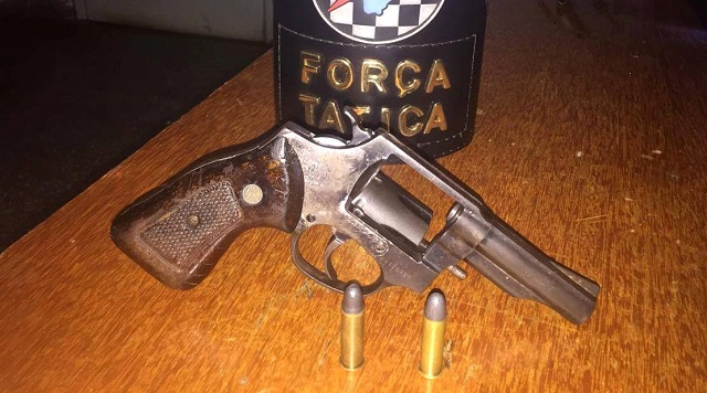 Dentro da bolsa foram encontrados revólver e munição intacta - 13° BPM