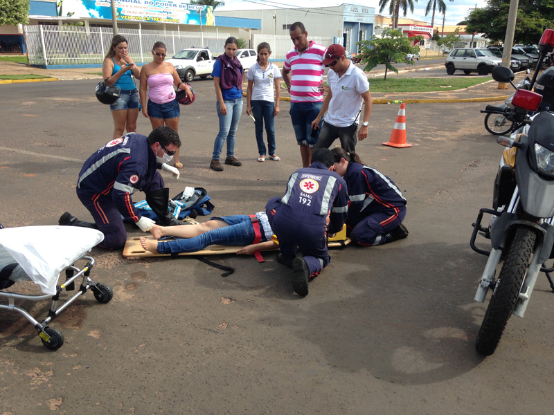 Motociclista foi encaminhada ao Hospital Auxiliadora - Leandro Elias/JP