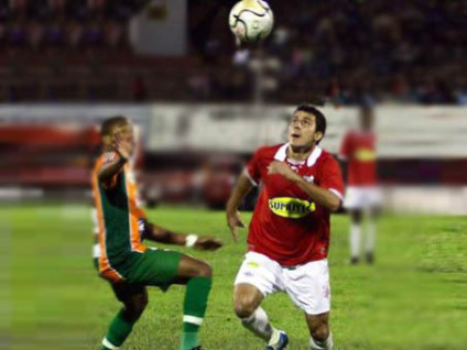 Gustavo (dir.) durante a final do Estadual -