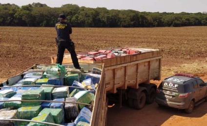 A droga estava carregada em carreta bitrem, o valor da carga, mais de R$50 milhões - Divulgação/DOF