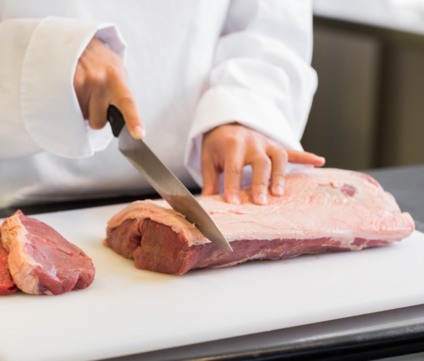 Além da vaga para açougueiro, há vagas para auxiliar de limpeza e nutricionista - Epi-Tuiuti