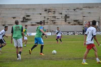 Peneira 43 jovens atletas no estádio Madrugadão -