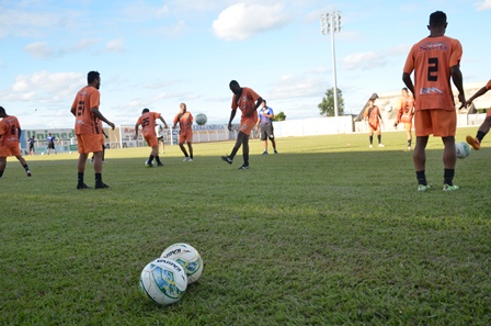 Jogadores treinaram durante a semana no Madrugadão - Claudio Pereira/JP