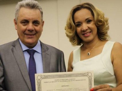 Guerreiro e a esposa, Leide Daiane, durante ato de diplomação ocorrido na semana passada  - arquivo pessoal