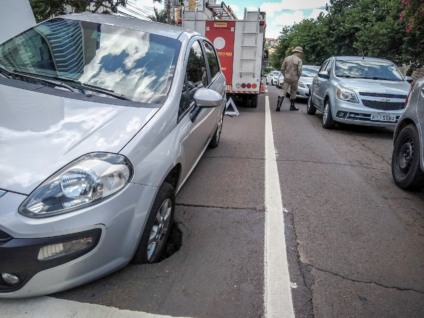 O jeito foi sair e pedir ajuda”, disse o motorista. - Erick Marques/CBN