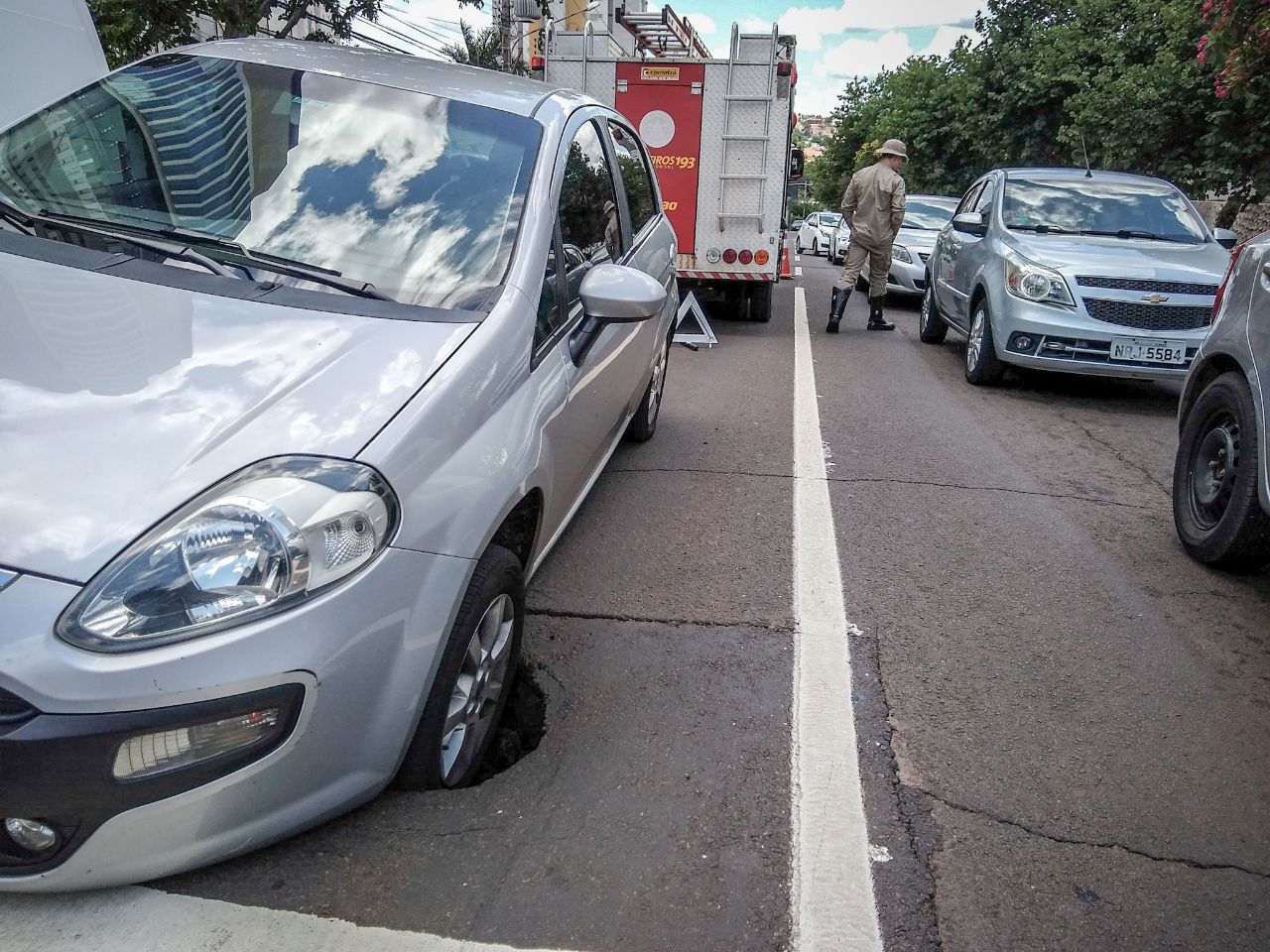 O jeito foi sair e pedir ajuda”, disse o motorista. - Erick Marques/CBN