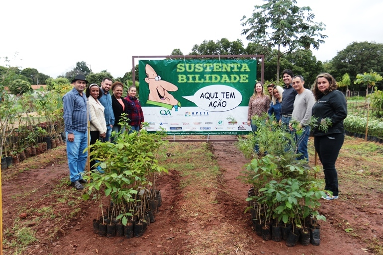 Entrega foi feita no viveiro municipal por meio do projeto "Sustentabilidade - Aqui tem Ação" - Hugo Leal/ JPNEWS