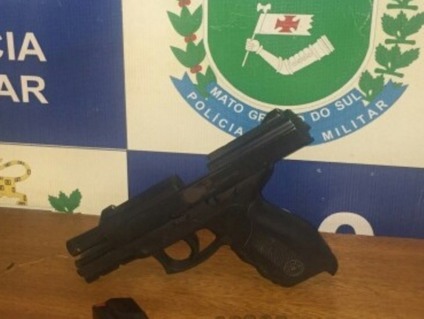 Arma apreendida é de uso restrito das Forças Armadas - Divulgação/PM
