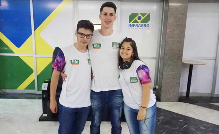 Alunos Rodrigo Percinoti, João Vitor Stermoto e Letícia Canavarro Turci, todos da 3ª série do Ensino Médio de Três Lagoas - Divulgação/Assessoria