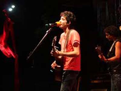 Em cada faixa percebe-se a pegada pop-poética que a caracteriza -