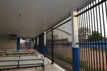 Após atos de vandalismo, escola recebe grade - Divulgação /assessoria