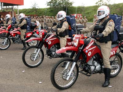 Cada equipe é formada por duas motocicletas -