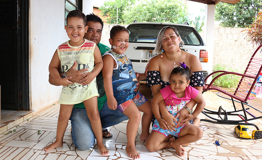 Dona Aparecida e Sr. Robson Machado têm cinco filhos, e quatro deles possuem uma síndrome rara - Hugo Leal/JPNEWS