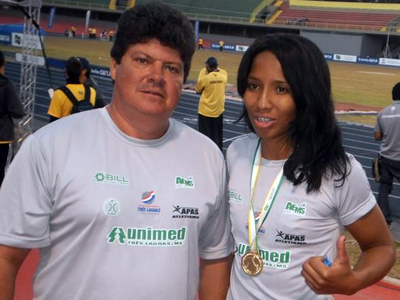 Silvânia e o técnico Reynaldo Abrão Camargo -