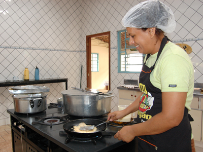 Marisa Leite, 43 anos, trabalha há 3 anos como voluntária sendo a coordenadora da cozinha -