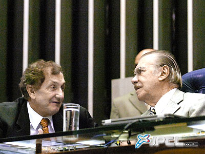 Presidente do Senado, José Sarney conversa com o senador Mão Santa sobre pauta das prioridades -