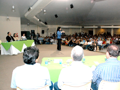 Os detalhes do empreendimento e os impactos por ele gerado foram apresentados à população na noite de quinta-feira pela prefeita Simone -