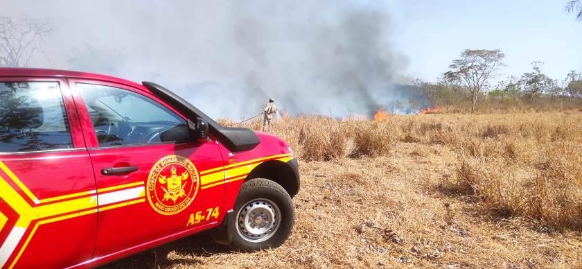 Militares do 5º Grupamento do Corpo de Bombeiros combatem diuturnamente vários focos de incêndios - Divulgação/ Bombeiros