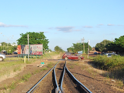 Obras do contorno ferroviário estão paralisadas desde abril de 2012 por falta do material -