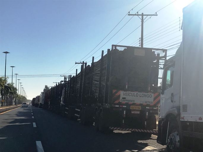 Protesto começou na tarde de terça-feira (22), na BR-262. - Kelly Martins/JPNEWS