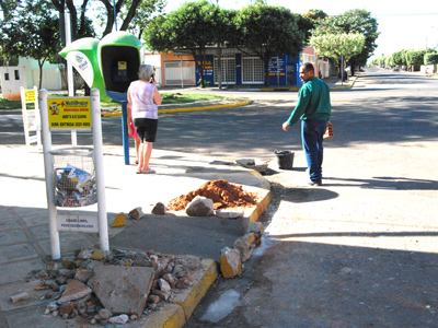 Farmácia providencia entradas acessíveis depois de pedido dos clientes - Farmácia providencia entradas acessíveis depois de pedido dos clientes -