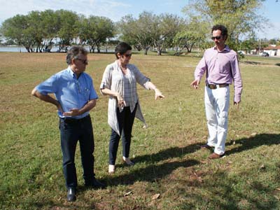 Prefeita verificou pessoalmente a situação do entorno da lagoa -