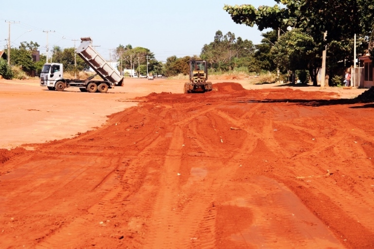 Avenida Jary Marcante, uma das mais extensas e largas da cidade, não tem asfalto e drenagem - Divulgação/prefeitura