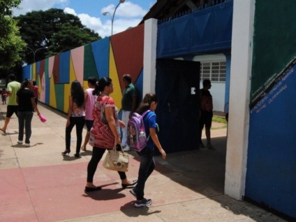 Pais ou responsáveis devem ir à escola para realizar matrícula - Arquivo/JP