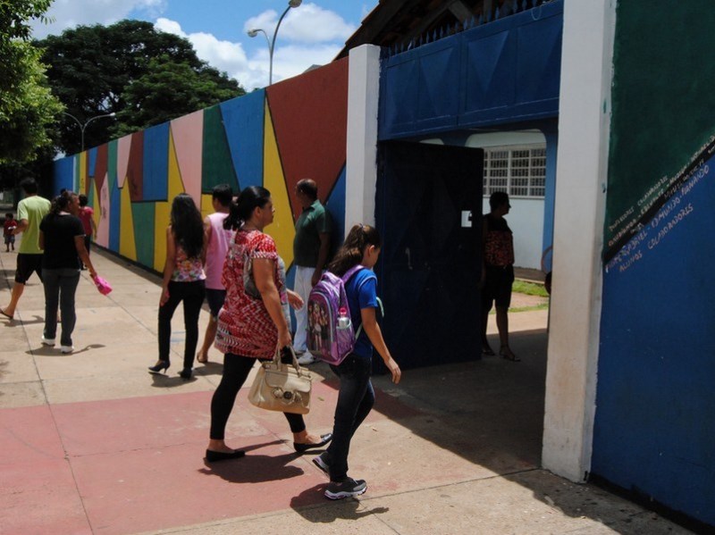 Pais ou responsáveis devem ir à escola para realizar matrícula - Arquivo/JP Pais ou responsáveis devem ir à escola para realizar matrícula - Arquivo/JP