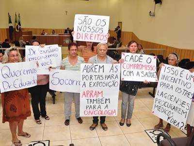 Pacientes protestam por falta de atendimento no setor de Oncologia do Hospital Auxiliadora -