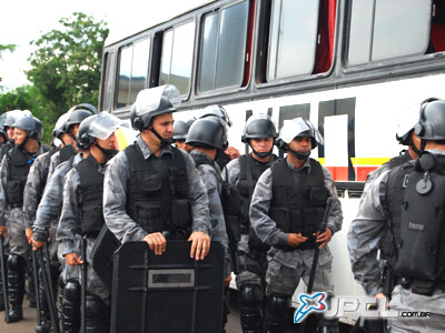 Os 50 policiais da Companhia Independente de Crises e Operações Especiais chegaram a Três Lagoas em um ônibus -