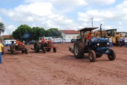 Caminhões foram utilizados para recolher todo lixo -