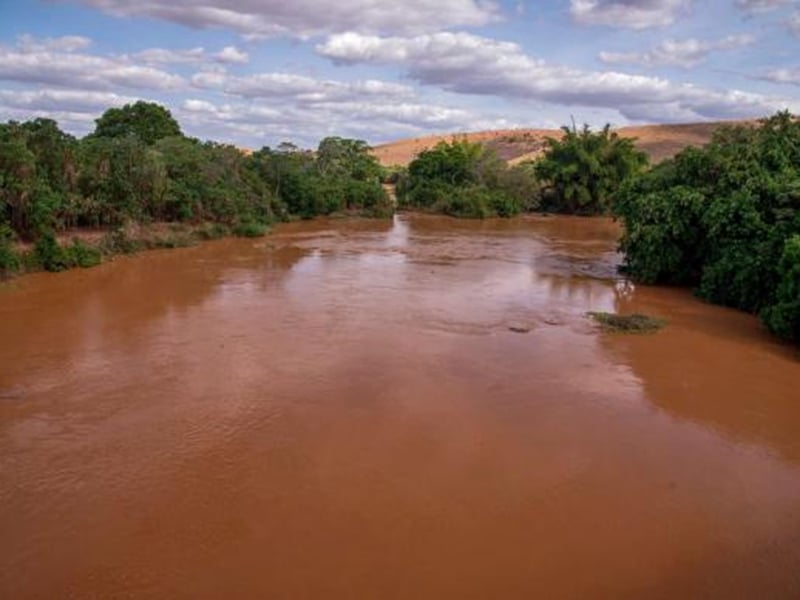 Passagem da lama pelo Rio Doce, por causa do rompimento de barragens em Mariana (MG) - Leonardo Merçon/Instituto Últimos Refúgios/Divulgação Passagem da lama pelo Rio Doce, por causa do rompimento de barragens em Mariana (MG) - Leonardo Merçon/Instituto Últimos Refúgios/Divulgação