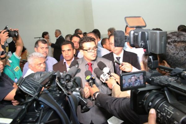 Gilmar Olarte em coletiva de imprensa no Gran Park Hotel - Gilmar Olarte em coletiva de imprensa no Gran Park Hotel -