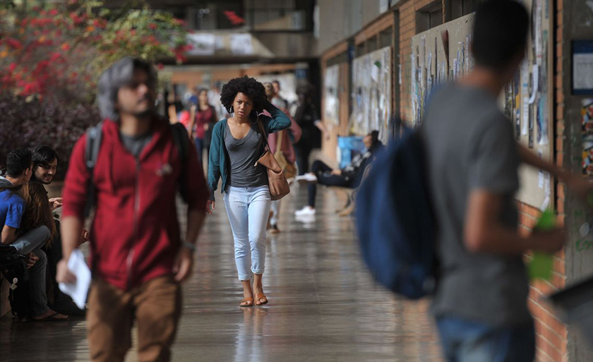 Estudantes que não foram aprovados em nenhuma das opções de curso podem integrar, até amanhã (5), a lista de espera do programa - Marcello Casal Jr/Agência Brasil