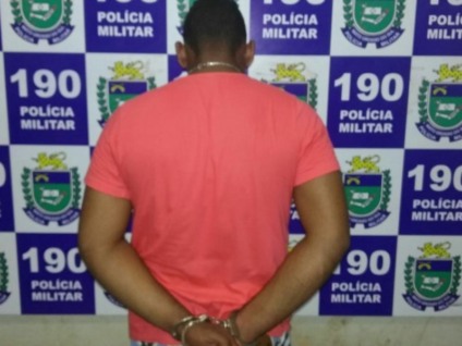 Acusado de ter agredido ex-mulher e amigo foi preso em flagrante pela PM - Claudio Junior/TVC
