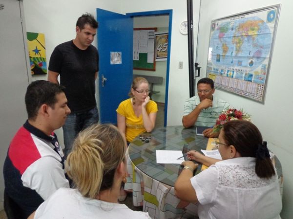 : Professores e diretores se reuniram para definir o quadro de horários do projeto -