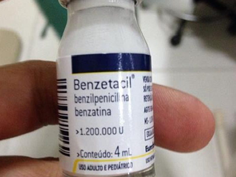 Frasco de Benzetacil, vendido em farmácias - Arquivo/JP