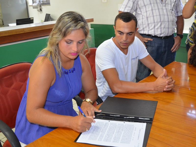 Casal oficializou a união civil, na sexta-feira, 4, no cartório do 2° Ofício de Três Lagoas - Cláudio Pereira/JP