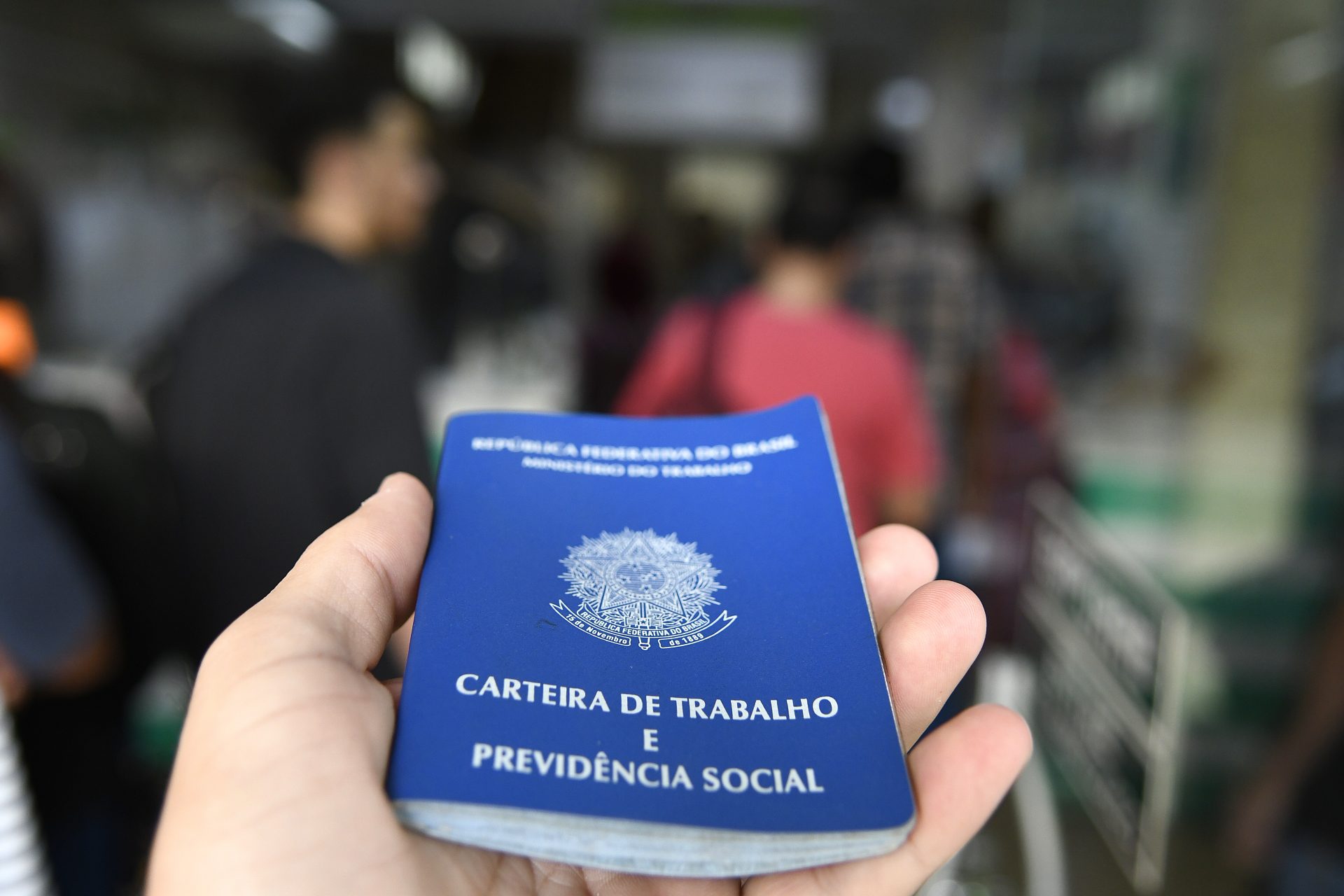 A seleção está aberta tanto para homens quanto para mulheres, sem restrições de idade