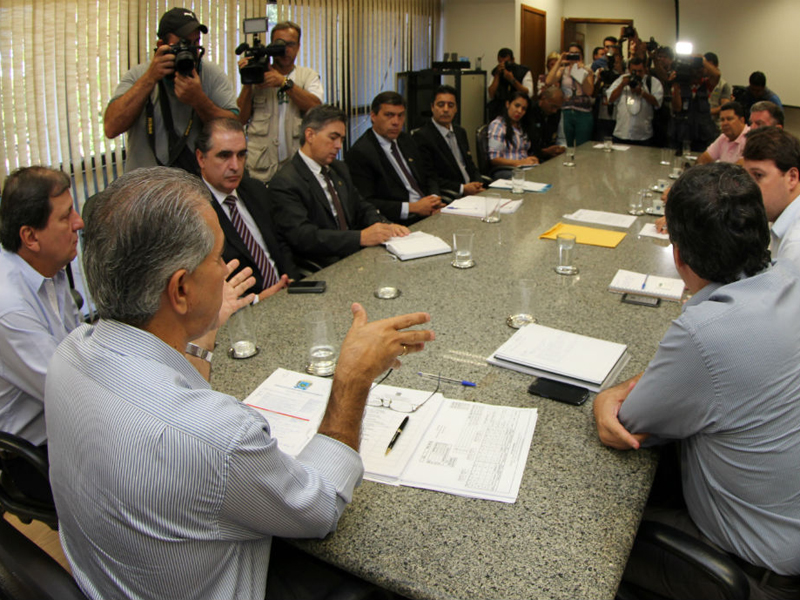 Reinaldo recebeu representantes do Sindicato dos Servidores Penitenciários de MS - Divulgação