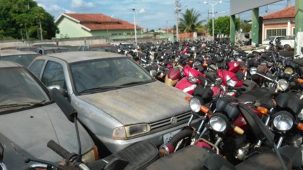 O pátio do Detran em Paranaíba está lotado de veículos - Talita Matsushita/JPNEWS