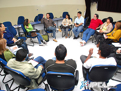Em reunião no Centro Cultural Professora Irene Marques Alexandria, começaram a ser discutidos preparativos para o Festival -