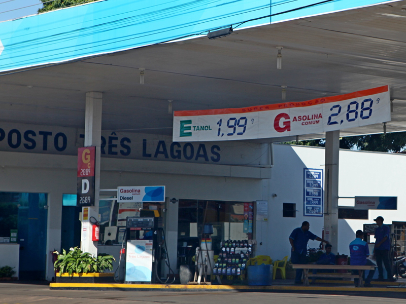 Gasolina mais barata é encontrada a R$ 2,88 o litro  - Elias Dias/JP